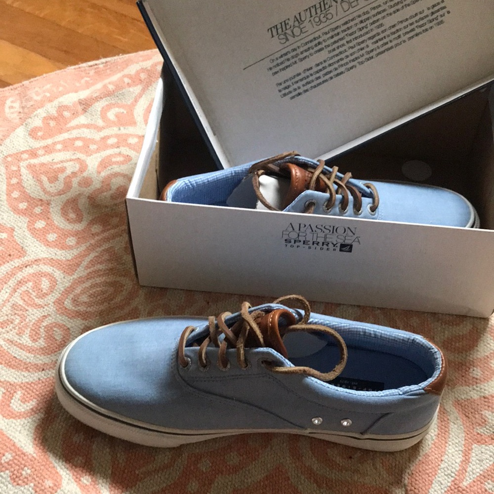 Brand new and never worn sperry topsiders
